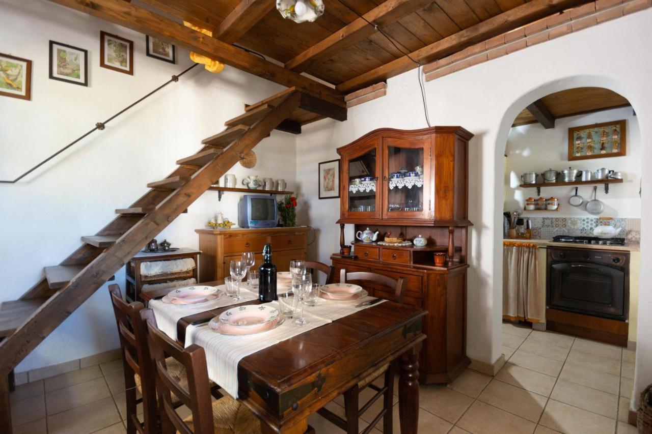 Villa Ferulas Oliena Extérieur photo